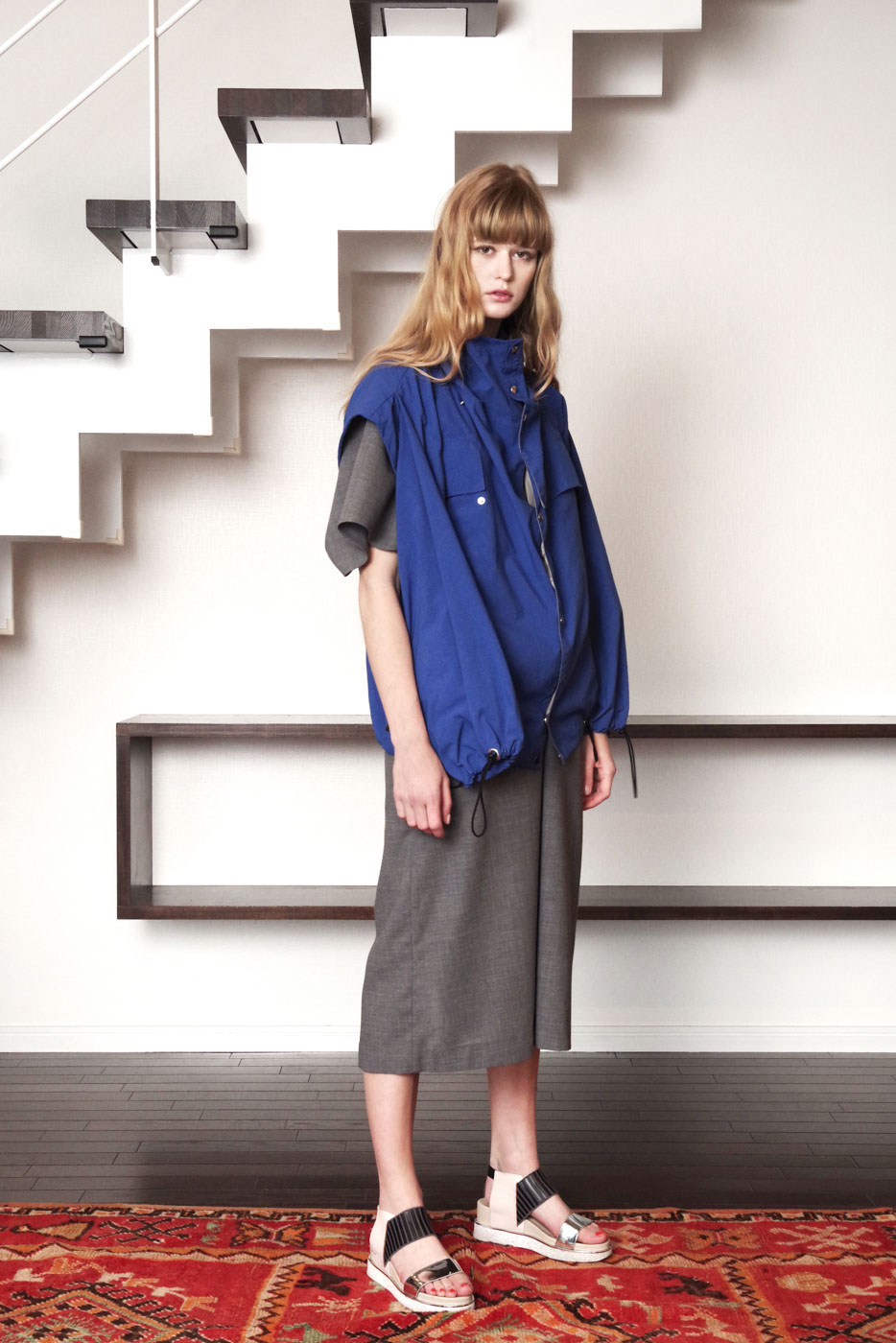 19017 Blouson ¥40,000, 19009 Dress ¥39,000