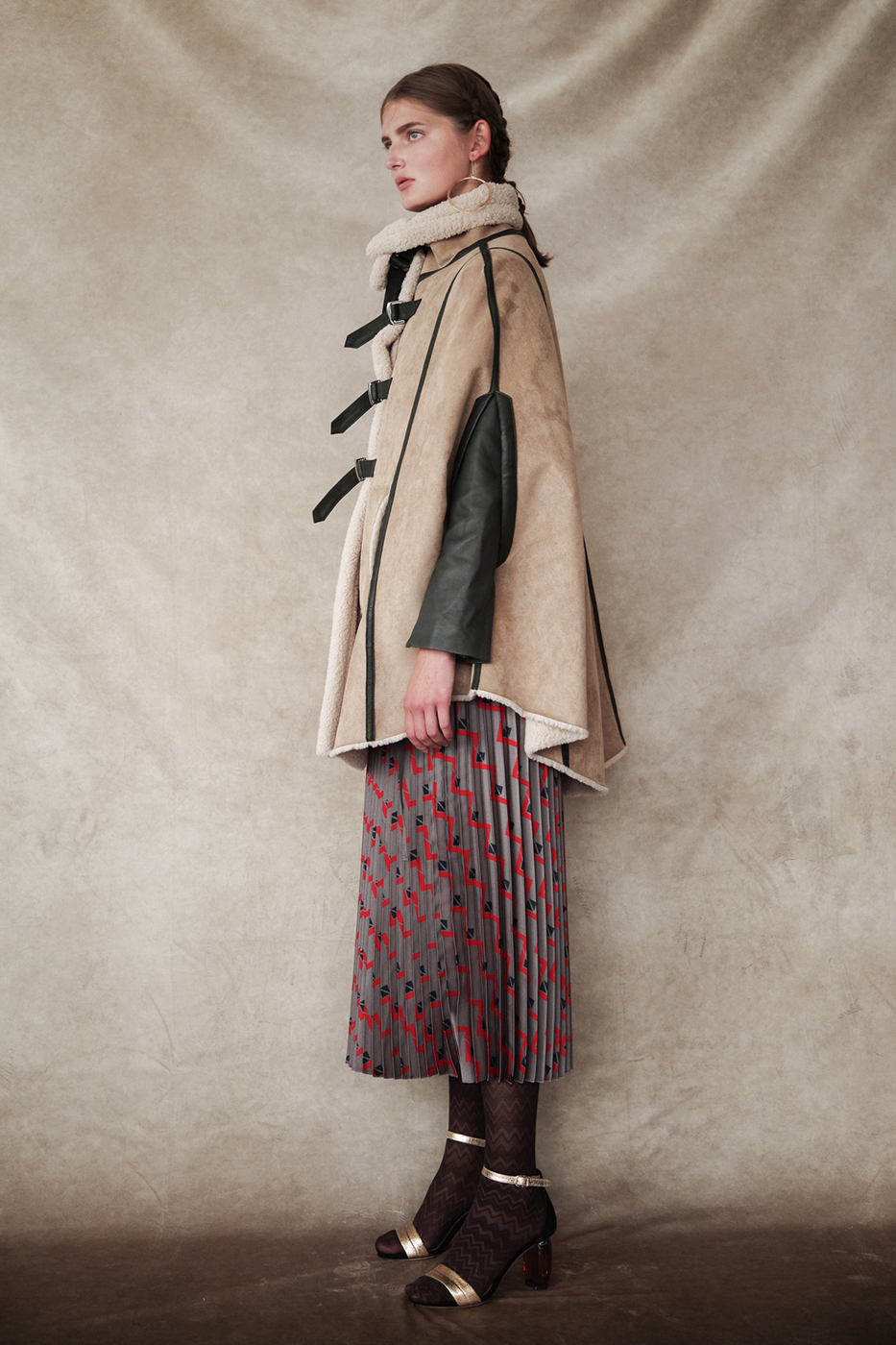 192003 Fake suede cape ¥73,000, 192009 Leather blouson ¥67,000, 192034 Dress ¥42,000