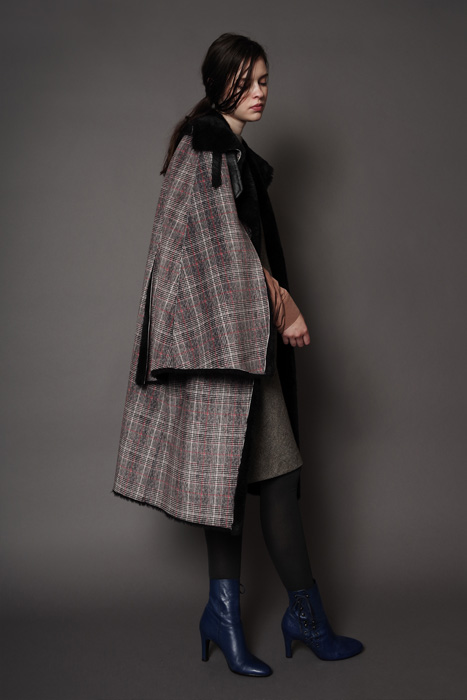 aF-181906 Coat ¥76,000, aF-181917 Dress ¥42,000