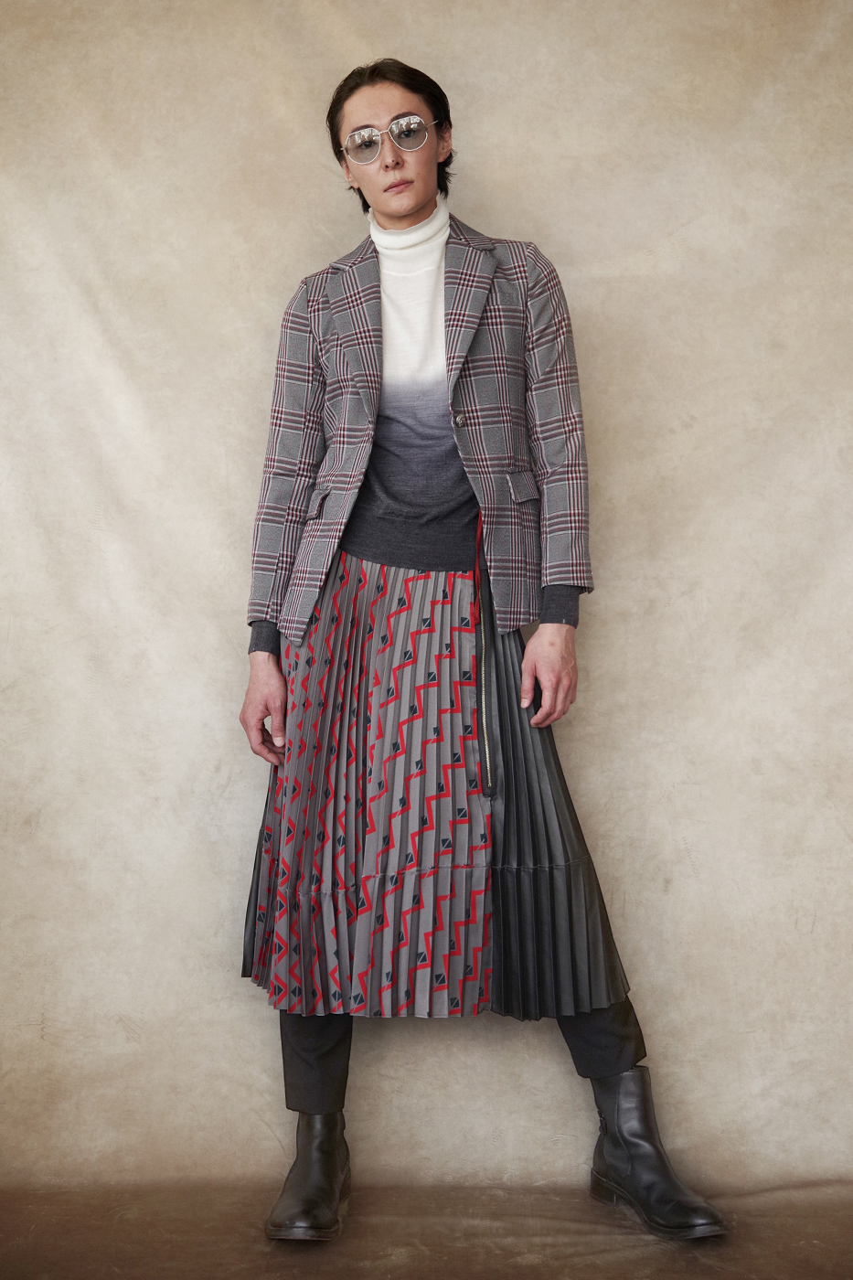 192022 Jacket ¥43,000, 192039 Skirt ¥28,000, 192049 Knit ¥24,000